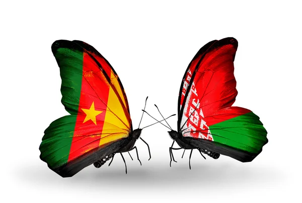 Papillons avec drapeaux Cameroun et Biélorussie — Photo