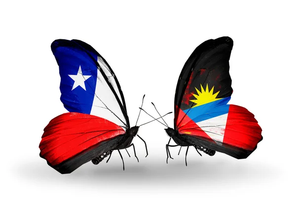 Motyle z chile i antigua i barbuda flagi — Zdjęcie stockowe