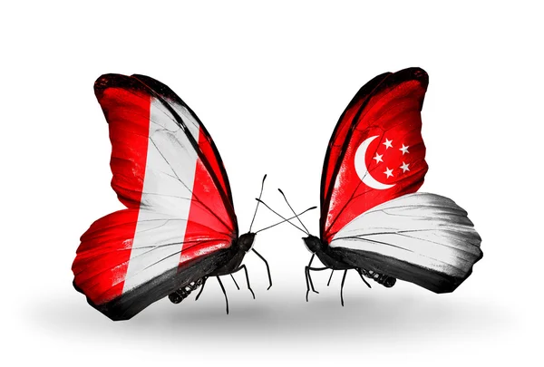 Butterflies with Peru and Singapore flags — Stock Photo, Image