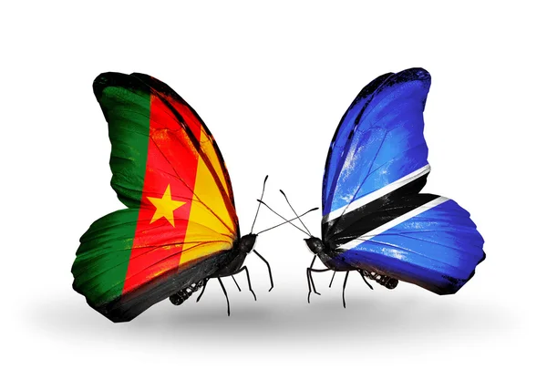 Mariposas con banderas de Camerún y Botswana — Foto de Stock