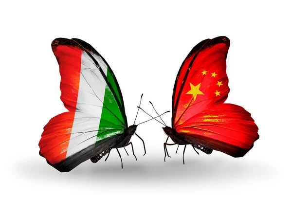 Fjärilar med cote divoire och Kina flaggor — Stockfoto