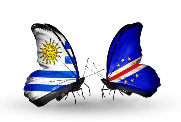 Fjärilar med uruguay och Kap verde flaggor — Stockfoto