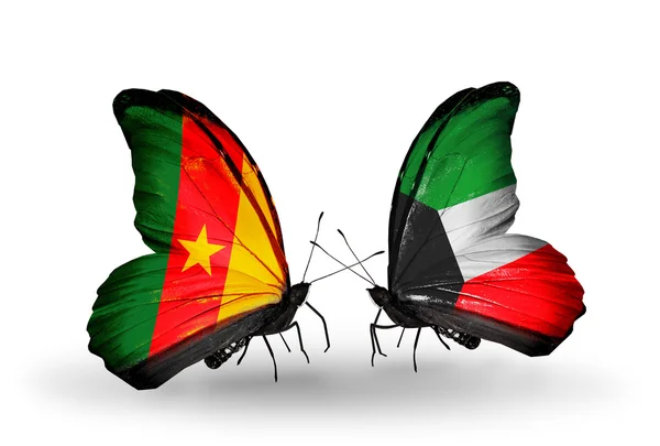 Farfalle con bandiere Camerun e Kuwait — Foto Stock