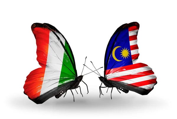 Borboletas com bandeira da Costa do Marfim e Malásia — Fotografia de Stock
