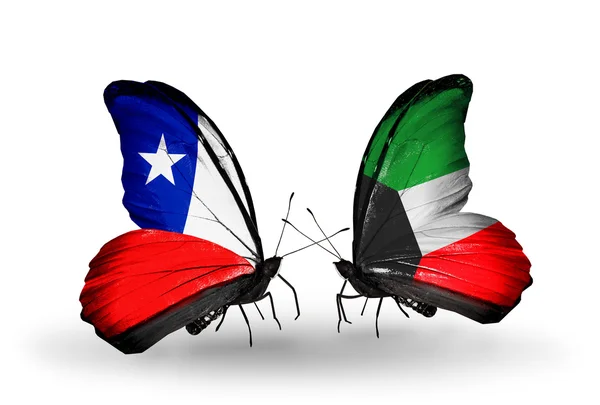 Fjärilar med chile och kuwait flaggor — Stockfoto