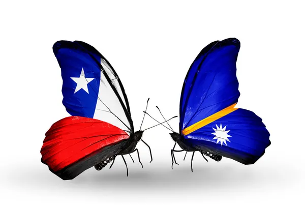 Mariposas con banderas de Chile y Nauru — Foto de Stock