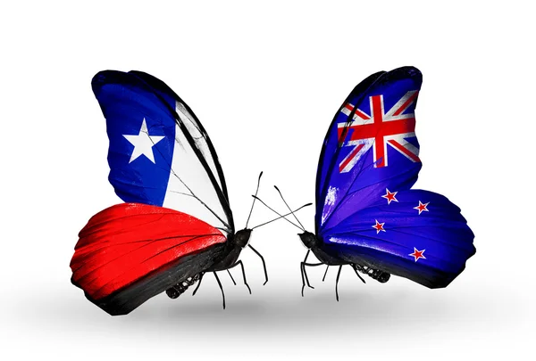 Mariposas con banderas de Chile y Nueva Zelanda — Foto de Stock