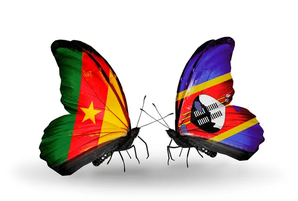 Borboletas com bandeiras dos Camarões e da Suazilândia — Fotografia de Stock