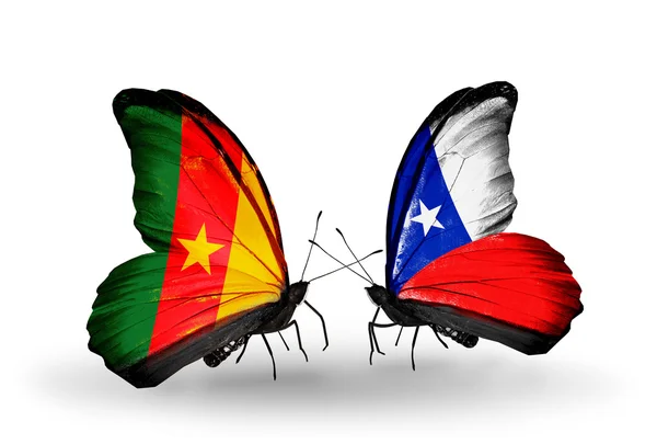 Kamerun ve Şili Bayrakları taşıyan kelebekler — Stok fotoğraf