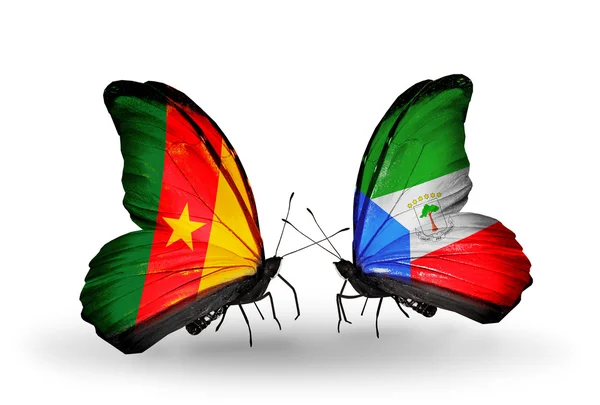 Бабочки с флагами Камеруна и Экваториальной Гвинеи — стоковое фото