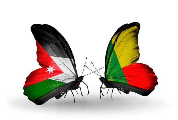 Schmetterlinge mit jordanischen und beninischen Flaggen auf Flügeln — Stockfoto