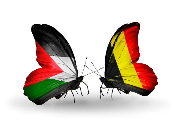 Kelebek kanatları üzerinde Belçika ve Filistin bayraklarıyla — Stok fotoğraf