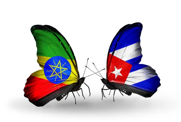 Farfalle con bandiere Etiopia e Cuba — Foto Stock