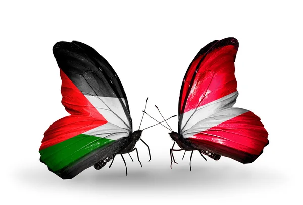 Borboletas com bandeiras da Palestina e da Letónia — Fotografia de Stock