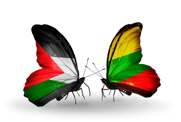 Mariposas con banderas de Palestina y Lituania — Foto de Stock