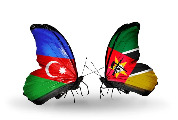 Dos mariposas con banderas de Azerbaiyán y Mozambique — Foto de Stock