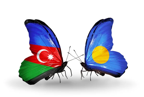 Azerbaycan ve palau bayrakları taşıyan iki kelebek — Stok fotoğraf