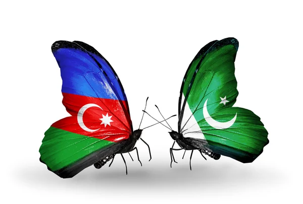 两只蝴蝶与阿塞拜疆和巴基斯坦国旗 — 图库照片