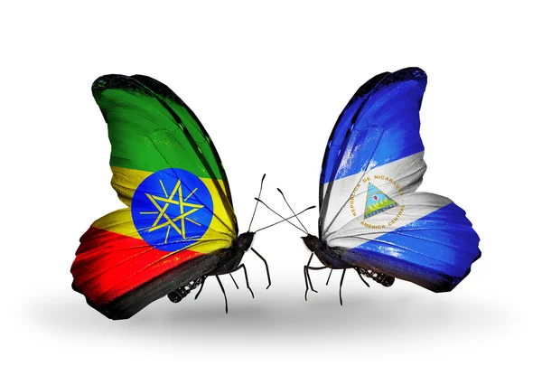エチオピアそしてニカラグアの国旗と 2 匹の蝶 — ストック写真