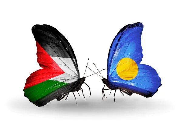Две бабочки с флагами Палестины и Палау — стоковое фото