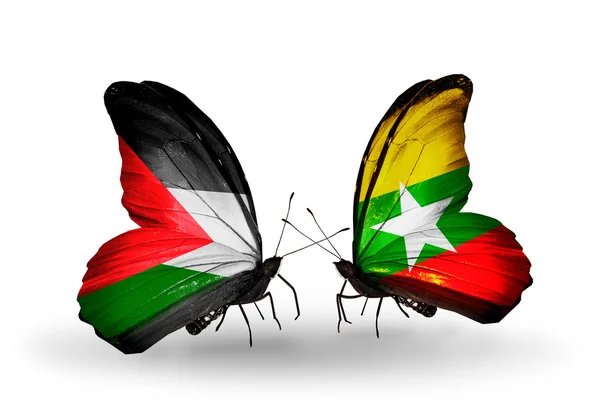 Deux papillons avec des drapeaux de Palestine et du Myanmar — Photo