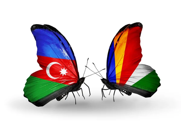 Duas borboletas com bandeiras do Azerbaijão e Seychelles — Fotografia de Stock