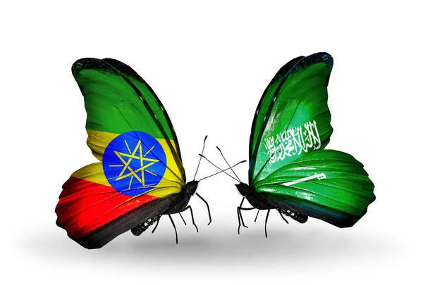 Etiyopya ve Suudi Arabistan bayrakları taşıyan iki kelebek — Stok fotoğraf