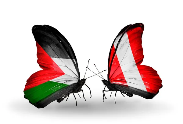 Dos mariposas con banderas de Palestina y Perú — Foto de Stock