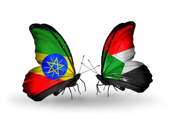 Etiyopya ve sudan bayrakları taşıyan iki kelebek — Stok fotoğraf