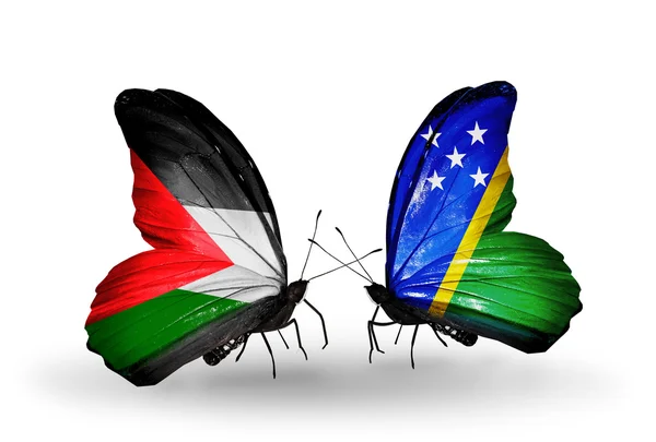 Zwei Schmetterlinge mit Flaggen der palestinischen und salomonischen Inseln — Stockfoto
