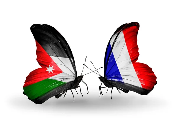Две бабочки с флагами Иордании и Франции — стоковое фото