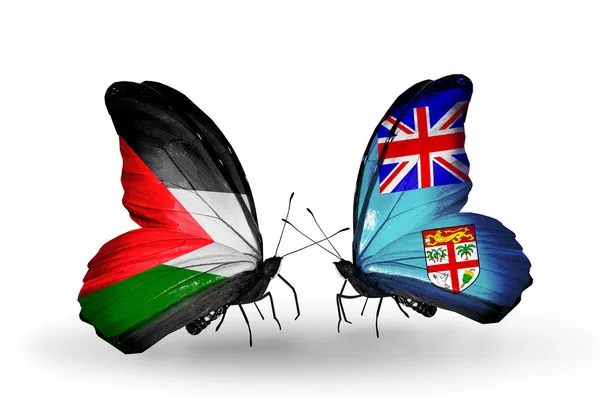 パレスチナ、フィジーの国旗と 2 匹の蝶 — ストック写真