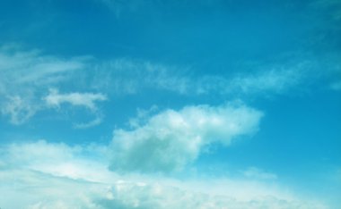 Bulutlu mavi gökyüzü