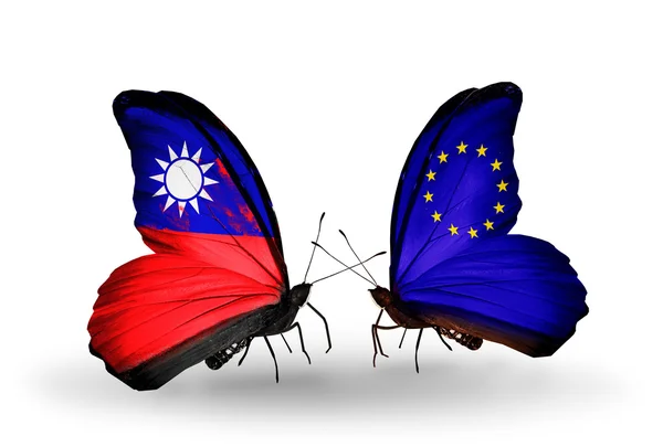 Бабочки с флагами Тайваня и Европейского Союза на крыльях — стоковое фото