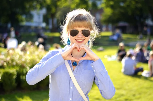 Tutto ciò di cui ho bisogno è amore — Foto Stock