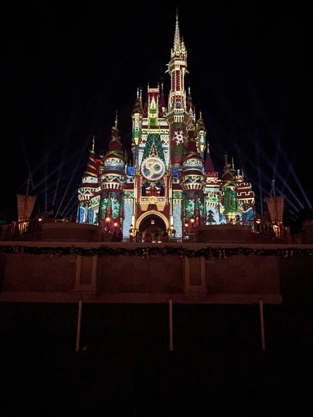 Όμορφη Νύχτα Στο Κάστρο Της Σταχτοπούτας Στο Disney World Ορλάντο — Φωτογραφία Αρχείου
