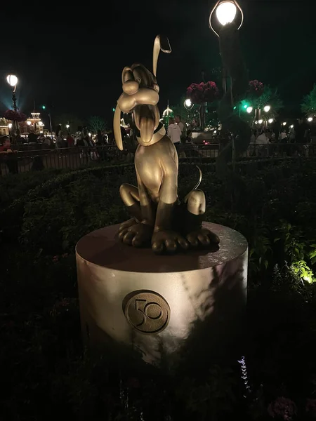 Estatua Del Aniversario Plutón Frente Castillo Cenicienta Reino Mágico Orlando — Foto de Stock