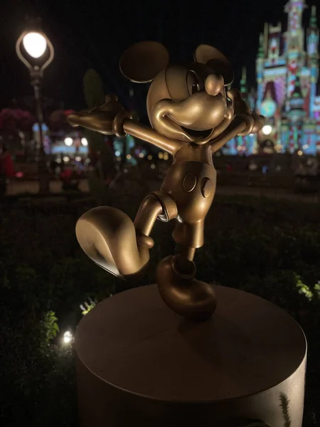 Mickey Mouse 50Th Anniversary Statue Front Cinderella Castle Magic Kingdom — стоковое фото
