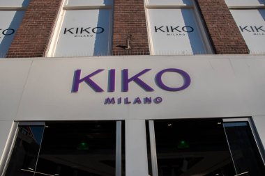 Utrecht 'teki Billboard Kiko Milano Dükkanı Hollanda 27-12-2019