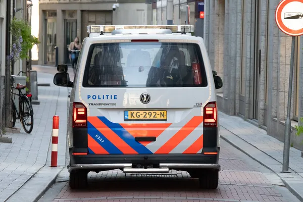 Amsterdam 'daki Arka Polis Aracı Hollanda 4-5-2020