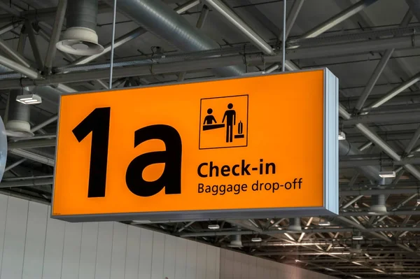 Billboard Check Lotnisku Schiphol Holandia 2019 — Zdjęcie stockowe