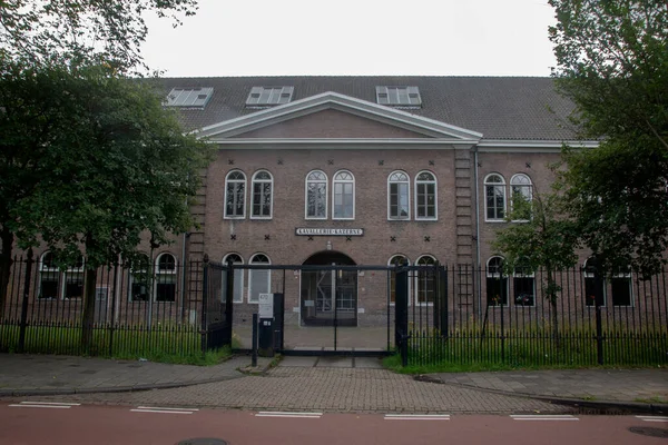 Здание Kavallerie Kazerne Sarphatistraat 470 Amsterdam Netherlands 2021 — стоковое фото