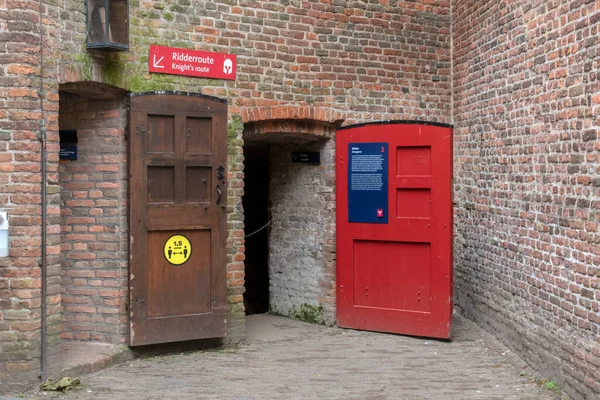 Muiden Daki Muiderslot Şatosu Nda Açık Kapı Şövalye Yolu Hollanda — Stok fotoğraf