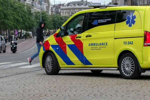 Side View Ambulans Samochodowy Amsterdamie Holandia 2021 — Zdjęcie stockowe