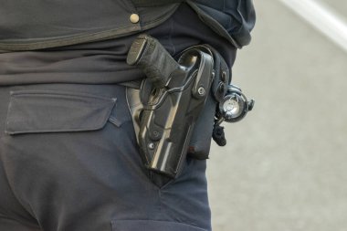 Hollanda 4-5-2020 'de Amsterdam' daki Bir Polis 'ten Tabanca