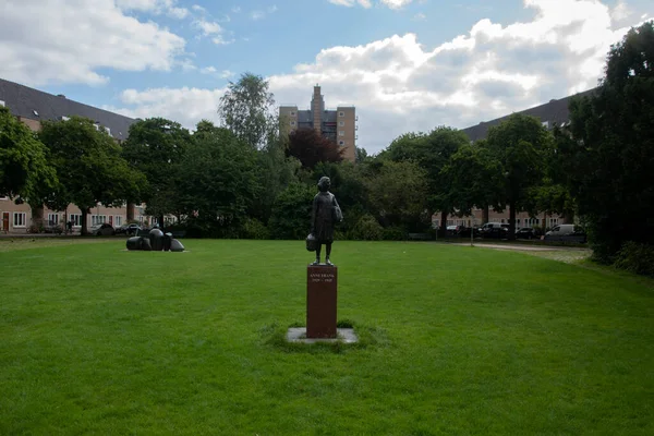 Estatua Ana Frank Ámsterdam Los Países Bajos 2021 — Foto de Stock