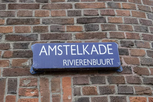 Straatnaambord Amstelkade Amsterdam 2021 — Stockfoto