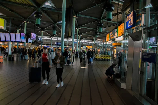 Τουρίστες Στο Αεροδρόμιο Schiphol Της Ολλανδίας 2019 — Φωτογραφία Αρχείου