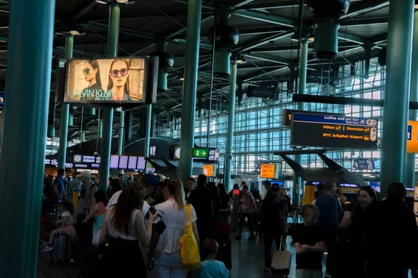 Tourists Schiphol Airport Netherlands 2019 — Stock Photo, Image