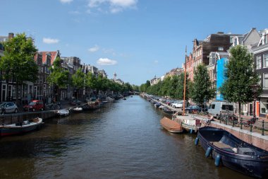 Amsterdam 'daki Walenweeshuissluis Köprüsü 23-8-2021